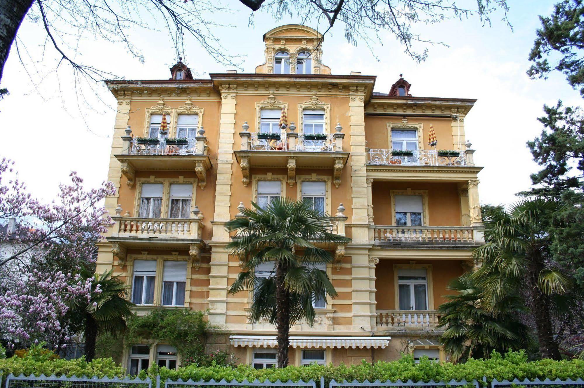 Hotel Villa Westend Мерано Екстериор снимка